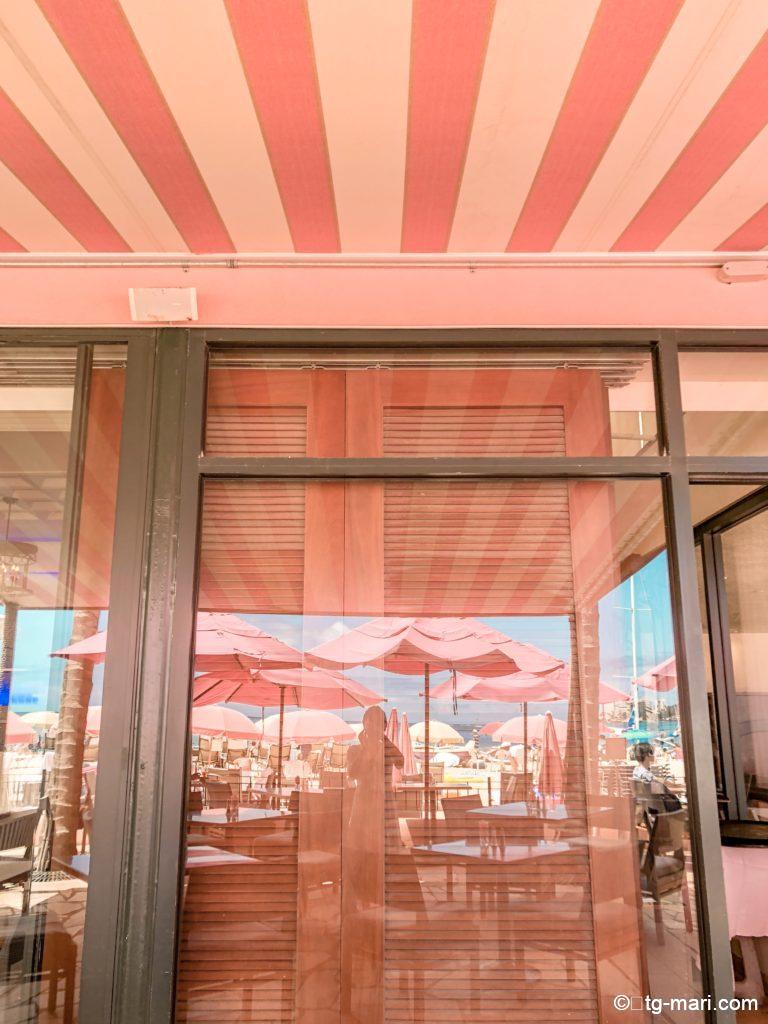 ロイヤルハワイアンのピンクのレストラン「サーフラナイ」